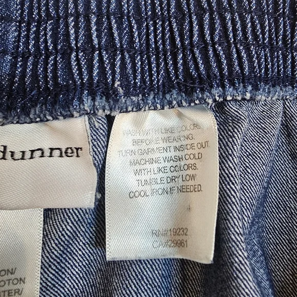 Alfred Dunner 14 Stretch Denim Capris Pull-On Comfort Waist Star Embellished - Picture 4 of 8